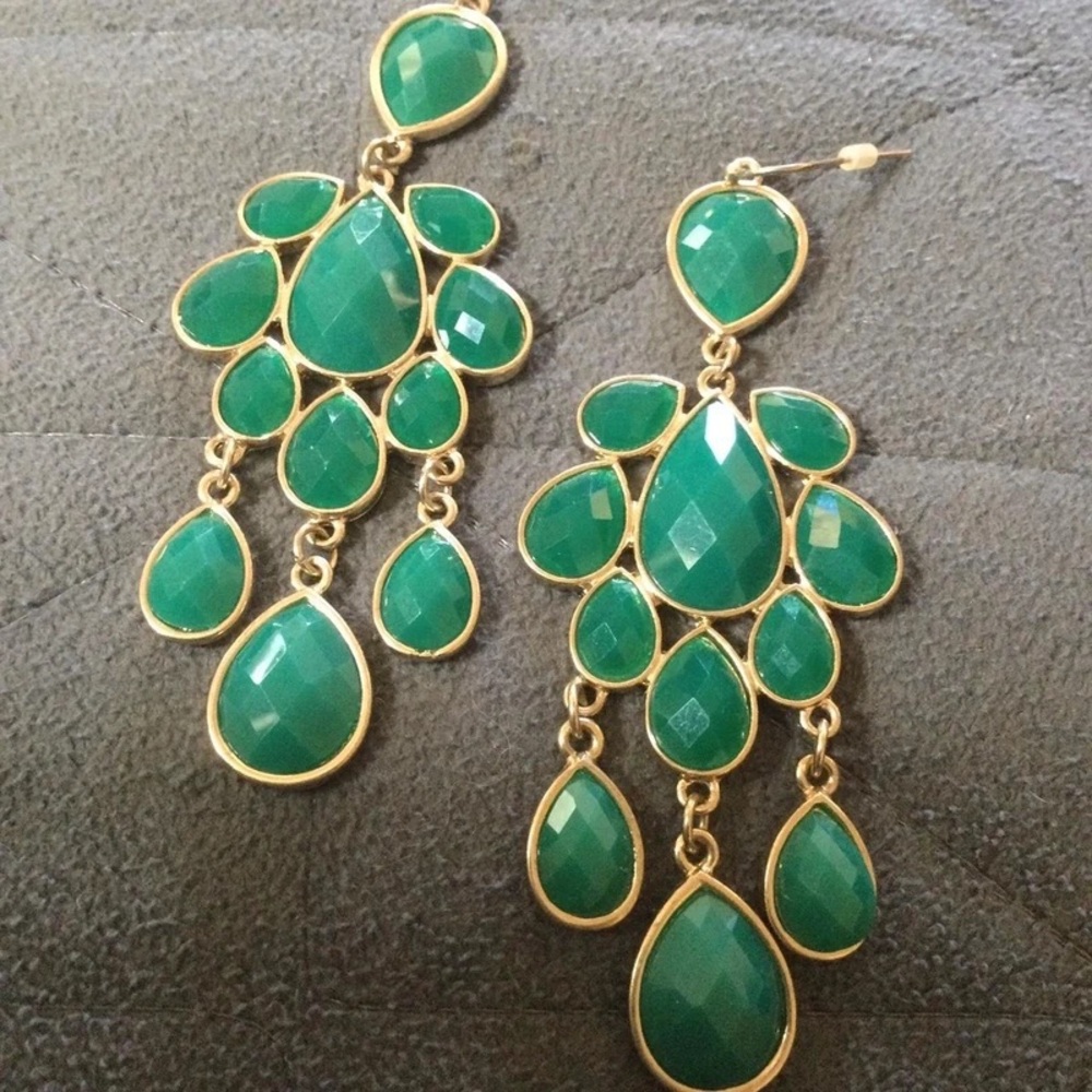 Elegant Emerald and Gold Chandelier Earrings